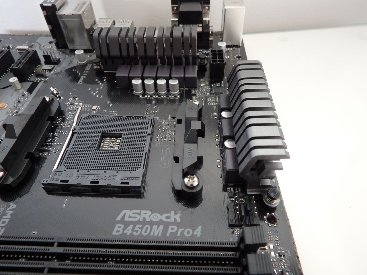 oprindelse væbner Jakke Reviewed: ASRock B450M Pro4 Motherboard - PC Tech Reviews Australia
